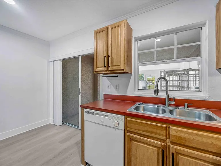 727 Kensington Lake Cir — Photo 27