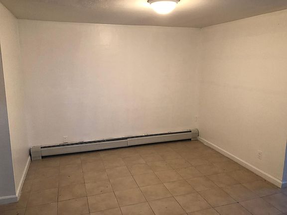 5th image of 19 Giffords Ln