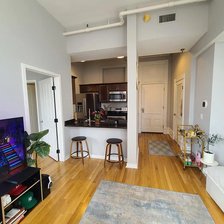 112 W Washington Blvd — Photo 1