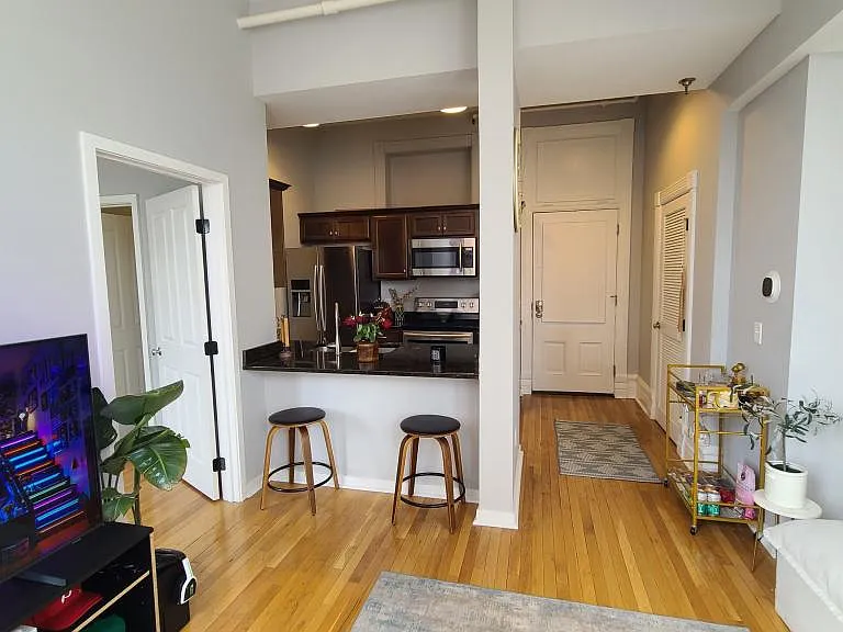 112 W Washington Blvd — Photo 1