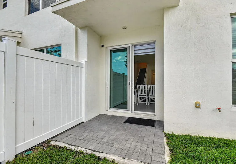 6933 N Harbours Edge Ave — Photo 45