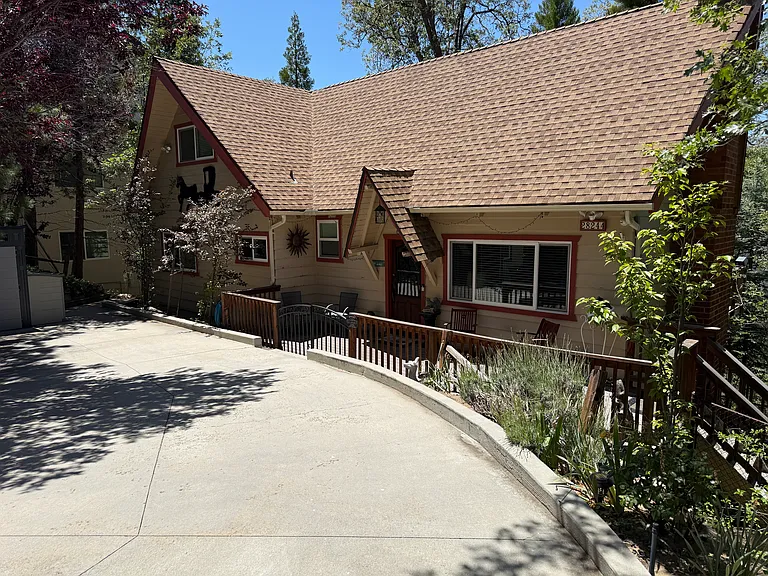 Bern Ln — Photo 1