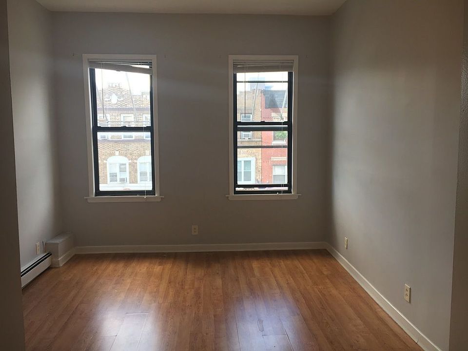 1st image of 3095 Steinway St
