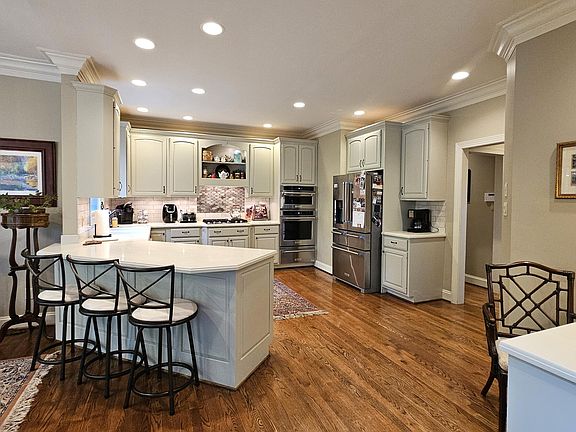 2nd image of 2022 Scott Ln