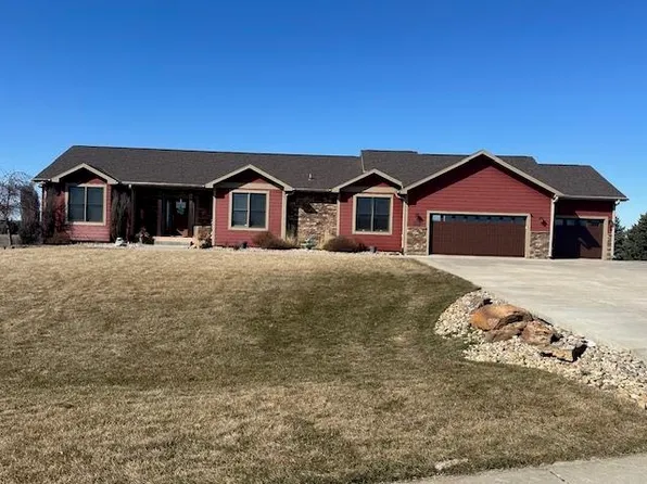 843 Hillcrest Dr, Broken Bow, NE 68822