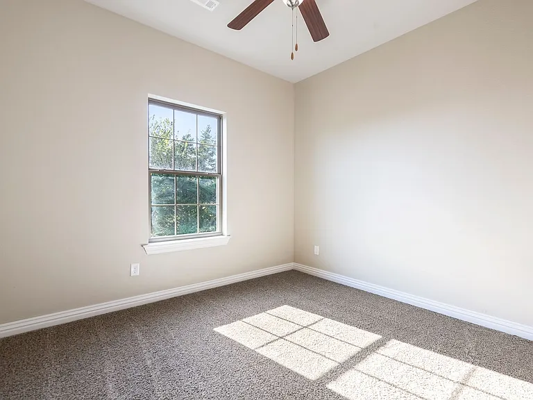 842 Baker St NW — Photo 12