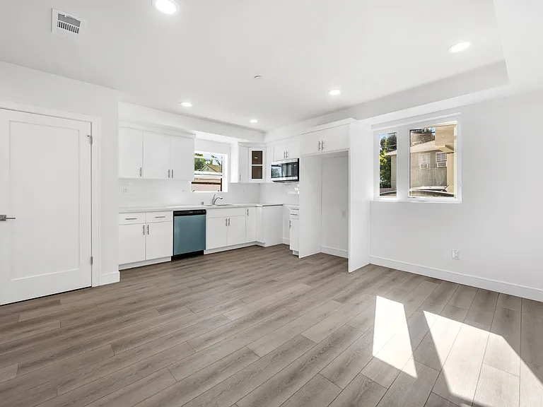 1150 W 38th St — Photo 95