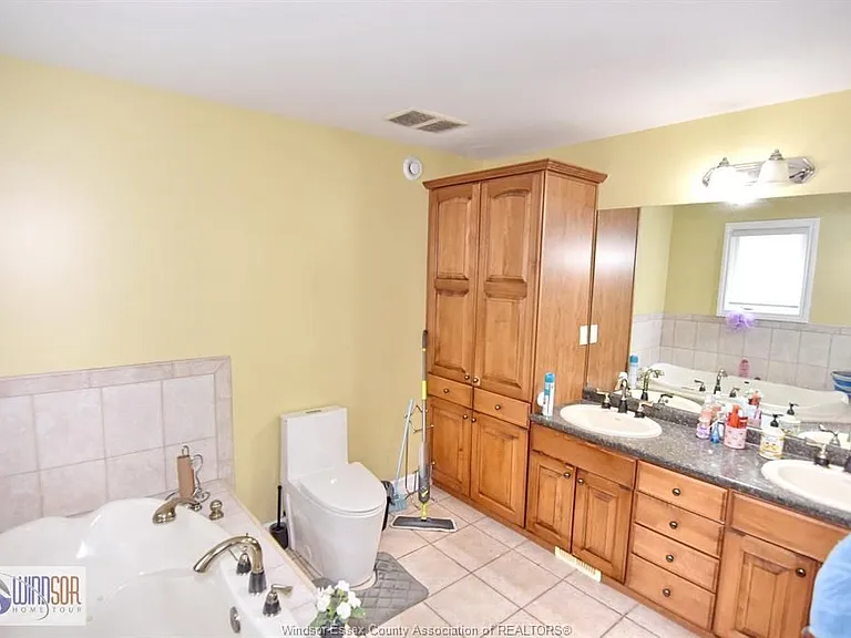 4305 Casgrain Dr #UPPER — Photo 34