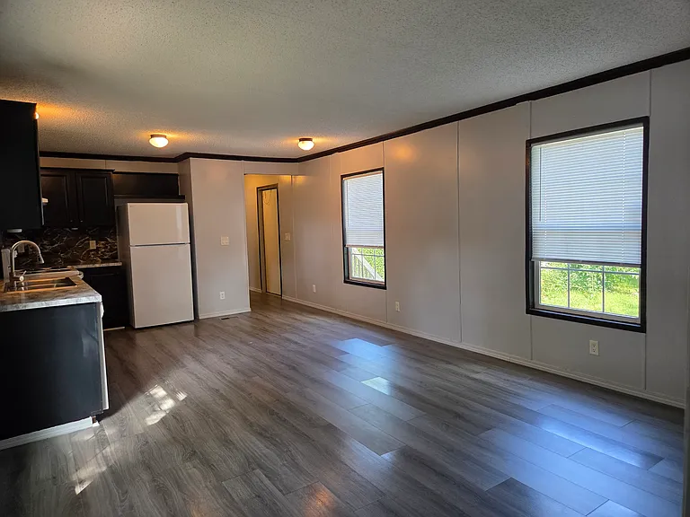 121 Vermillion Est — Photo 3