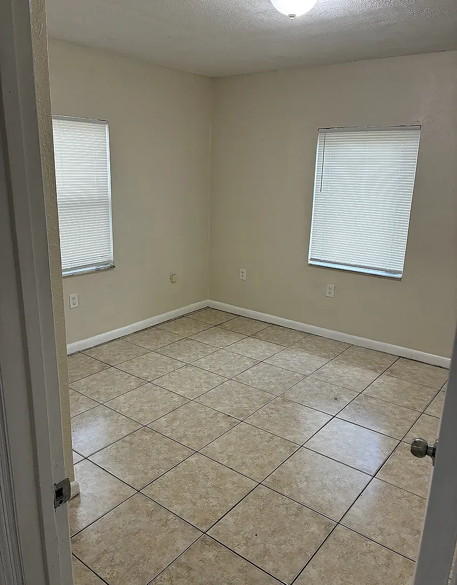 3 bed, 1000 sqft, $2,495 — Photo 4