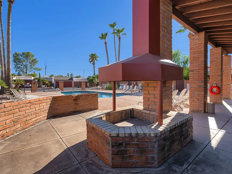 2881 E Weymouth Cir — Photo 13