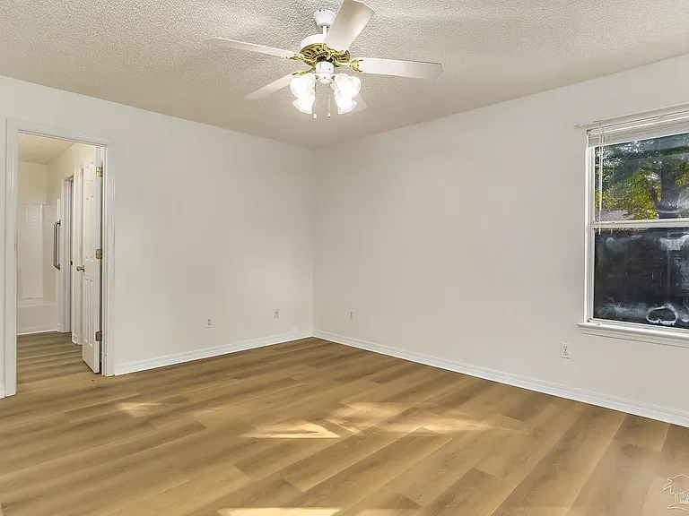 1108 Simpson St — Photo 25