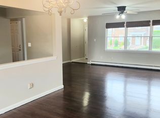 239 Elm Pl, Mineola, NY 11501