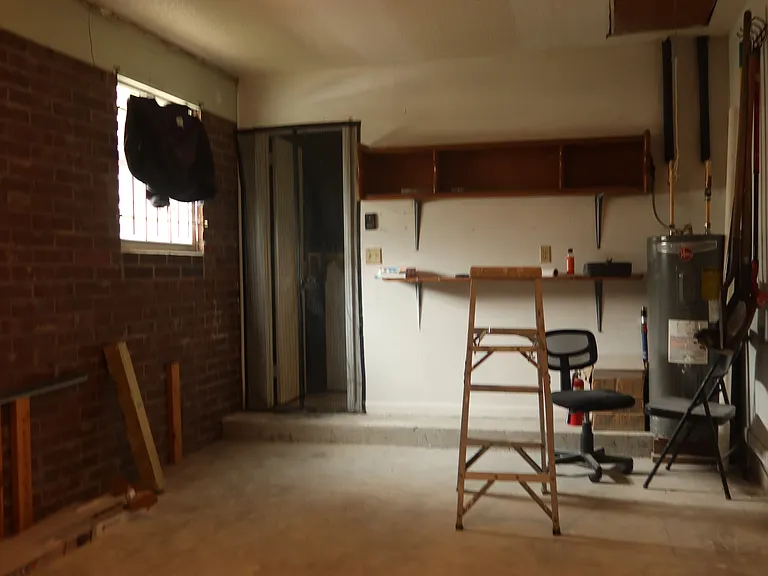 8211 Gwendolyn Rd — Photo 32