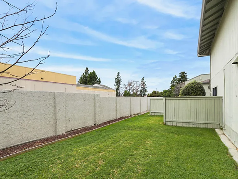 Sequoia Apartments 3 MONTHS FREE RENT on 3 and 4 bedroom townhomes — Photo 37