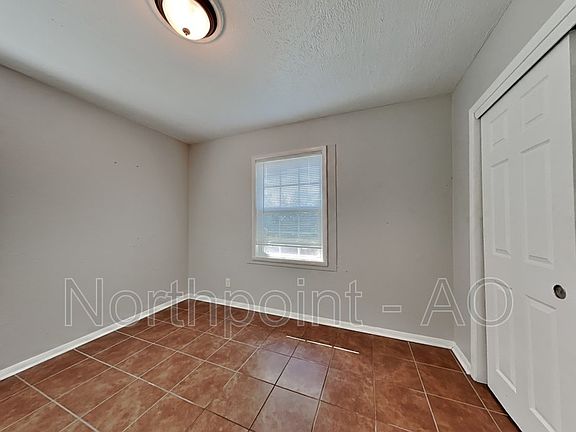5th image of 2519 Globe Ave