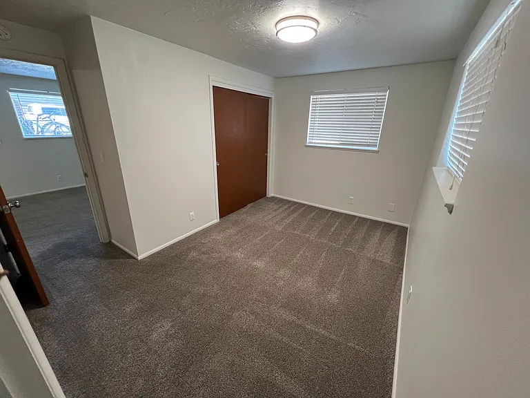 2906 W Jordan St — Photo 8