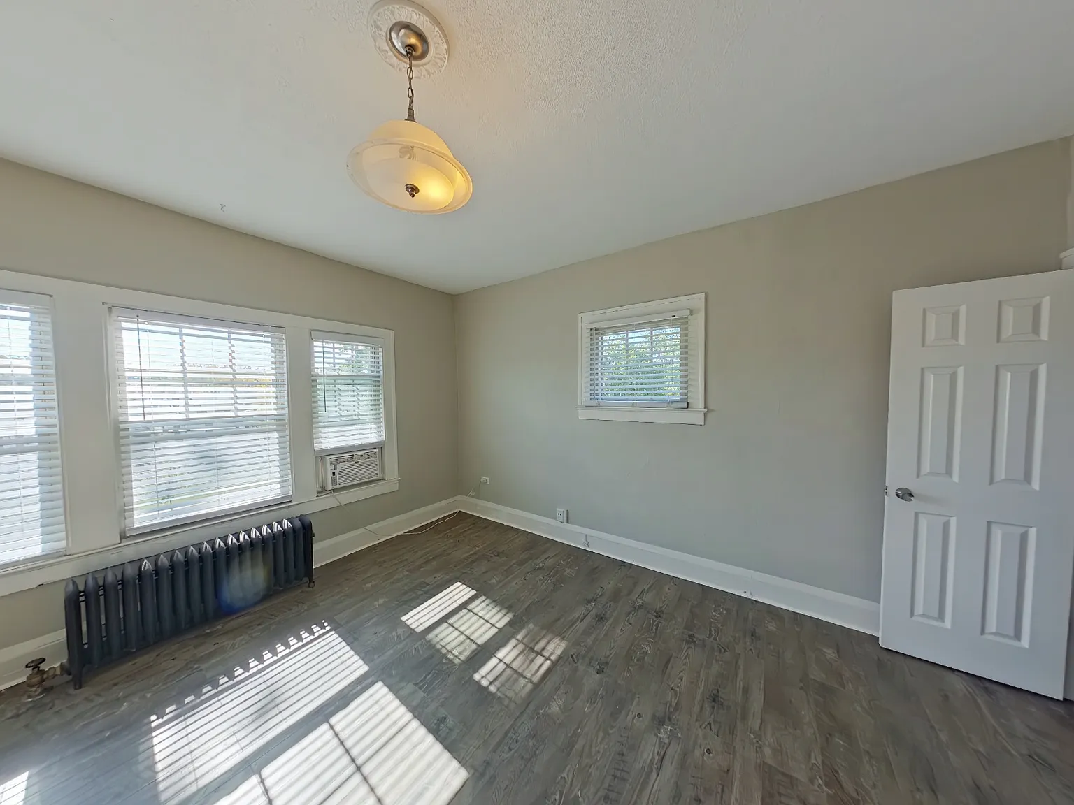 2 bed, 750 sqft, $1,350 — Photo 1