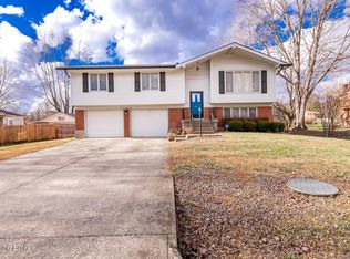 7830 Nottoway Cir, Louisville, KY 40214