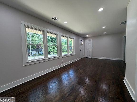 4th image of 567 Boyds Dr SE