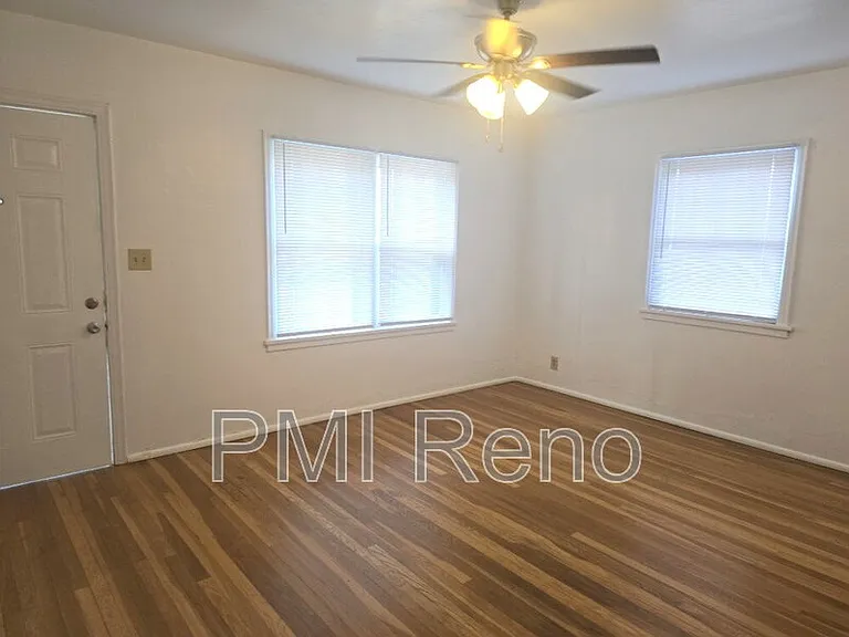 530 Burns St — Photo 4