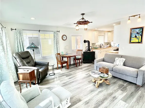 311 Clarissa Ave, Avalon, CA 90704