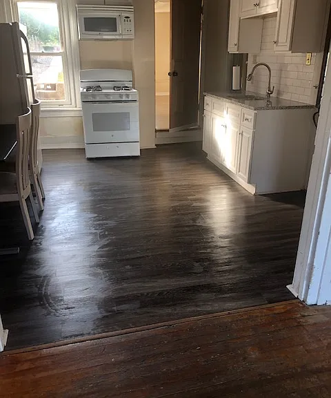 203 W Walnut St — Photo 2