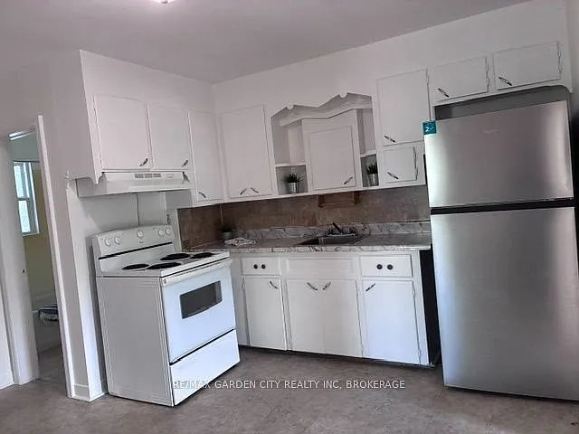 131 Lyons Ave — Photo 3