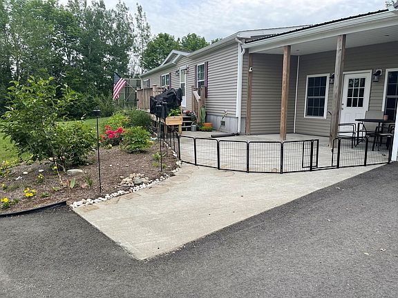4th image of 621 W Etna Road
