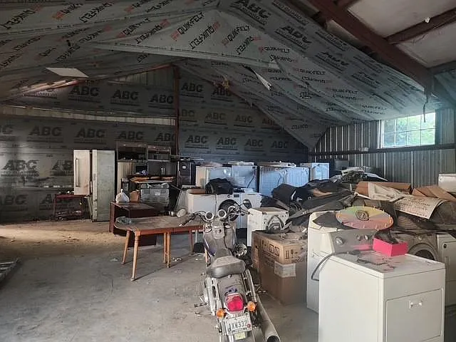 2520 W Mount Houston Rd — Photo 20