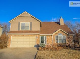 621 N Crest Dr, Raymore, MO 64083