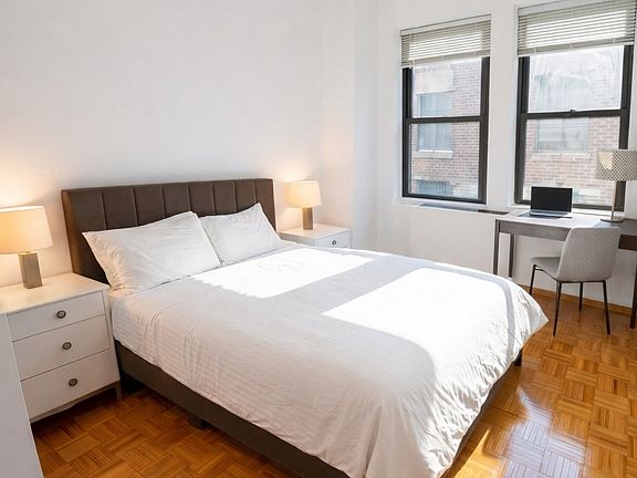 2nd image of 150 W 51st St APT 1029
