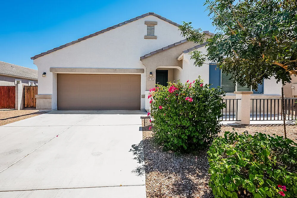 3 bed, 2.5 bath, 2042 sqft, $1,990 — Photo 1
