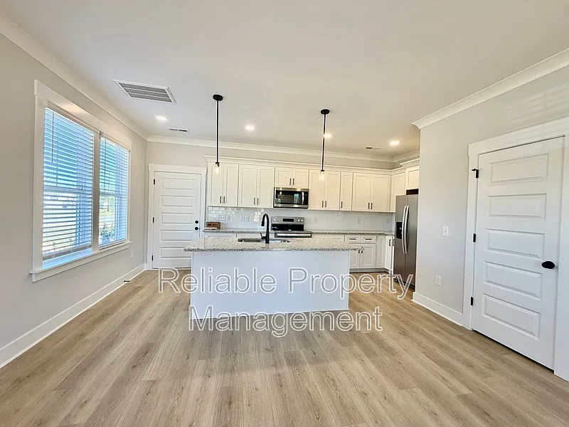 3 bed, 2.5 bath, $1,850 — Photo 3