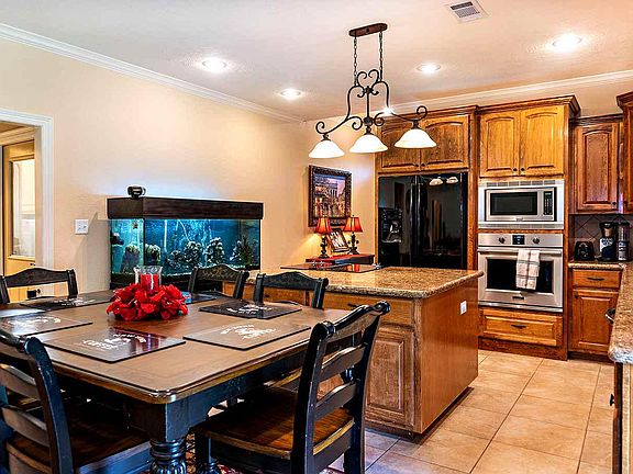 5th image of 122 Winding Brook Dr