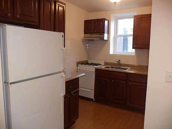 5th image of 289 Columbia St APT 4