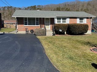 405 Ridgeway Dr, Bluefield, VA 24605