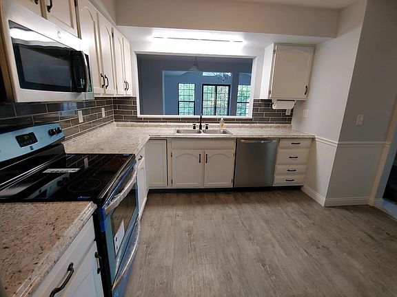 5th image of 1555 Englewood Pl