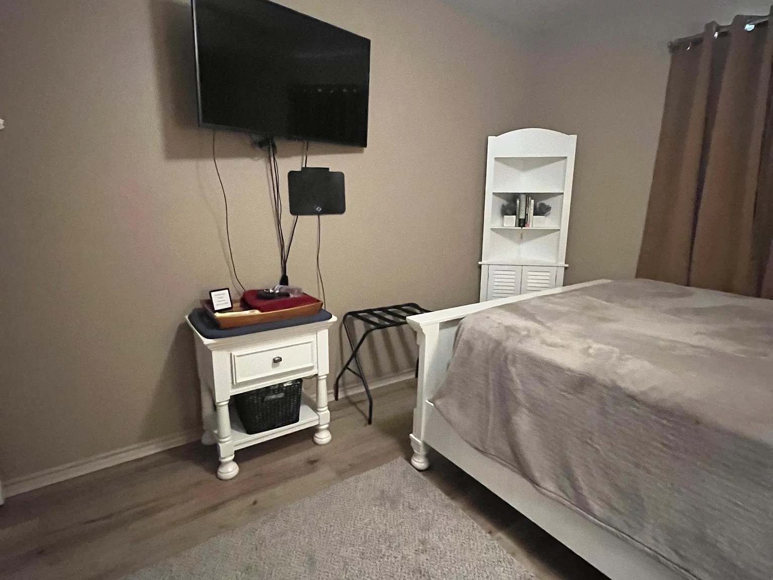 2 bed, 1.0 bath, 1392 sqft, $819 — Photo 1