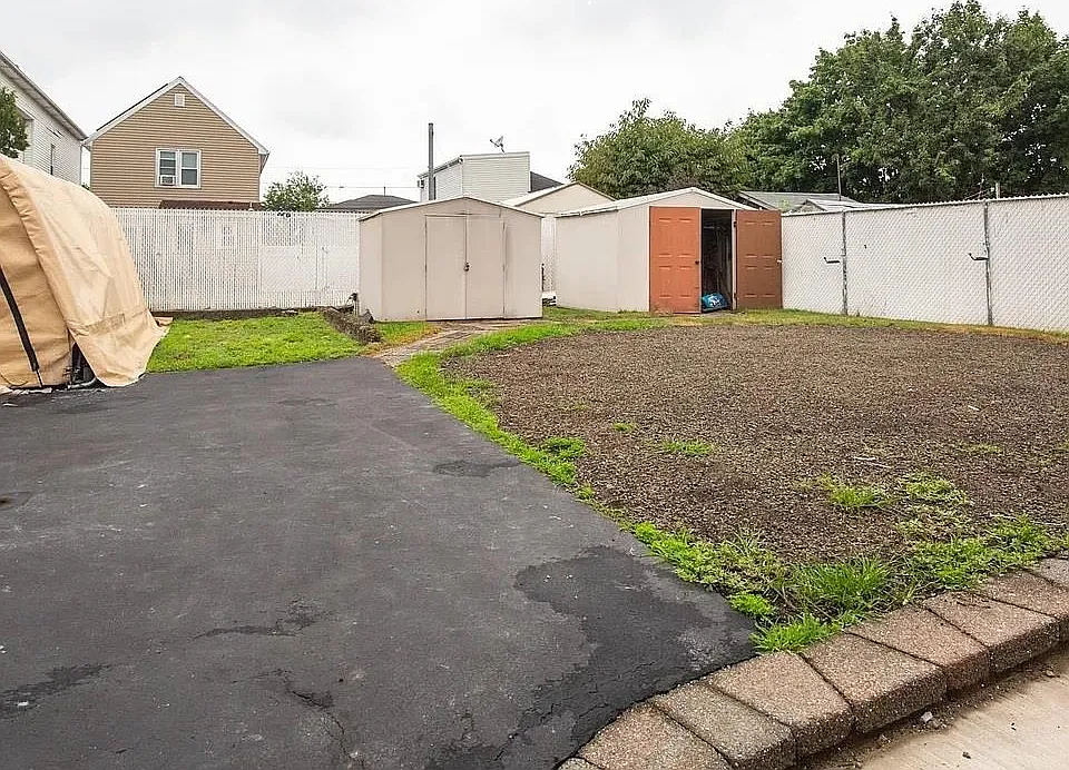 2 bed, 1.0 bath, $2,600 — Photo 3