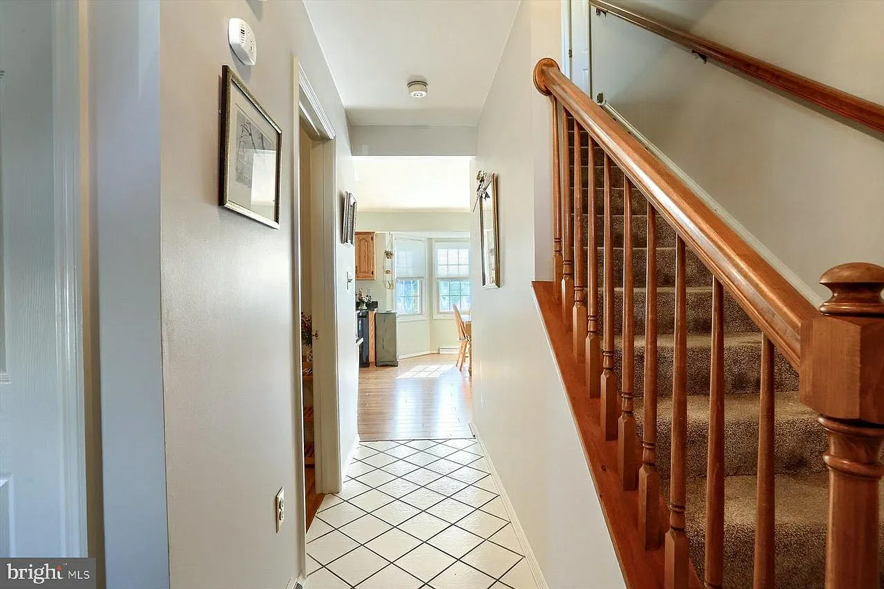 19 Sycamore Dr — Photo 2
