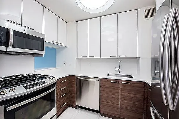 240 East 86th Street — Photo 2