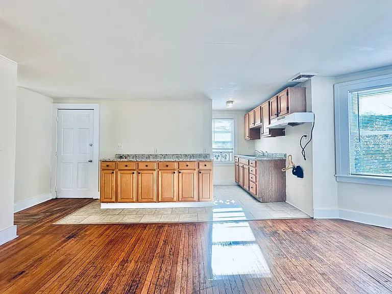 179 Bradley St — Photo 2
