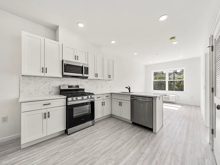 53 E Main St #5 — Photo 10