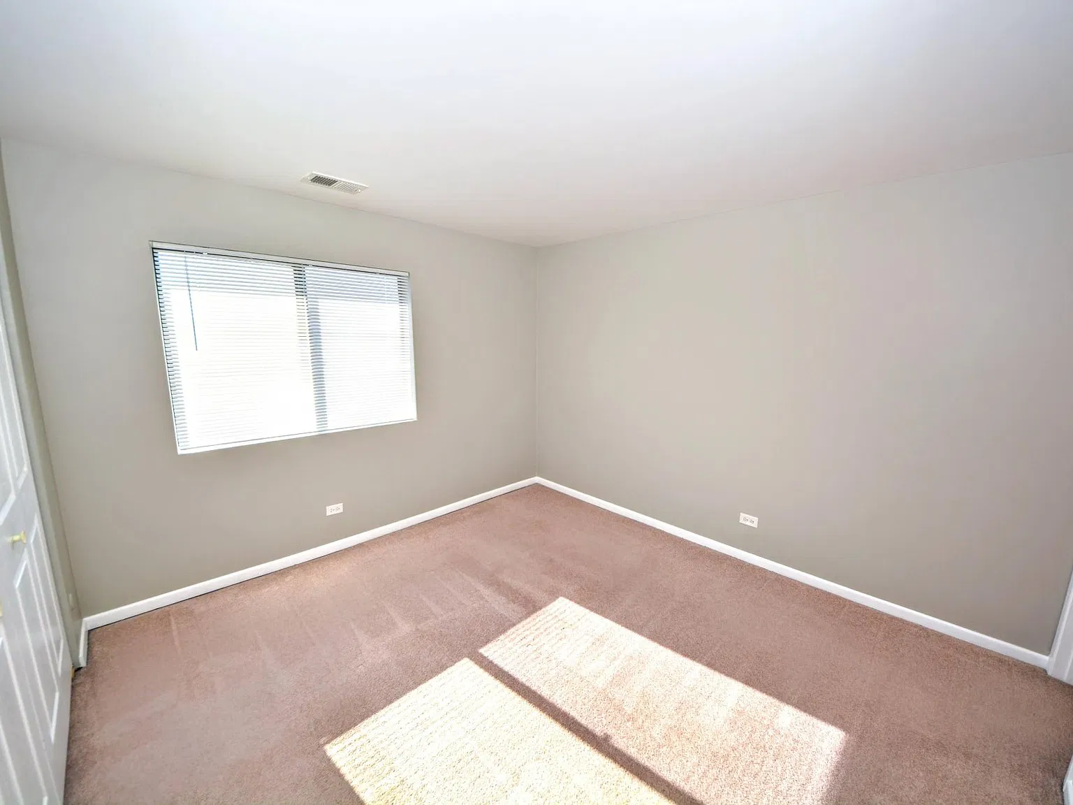 2 bed, 1100 sqft, $1,950 — Photo 2