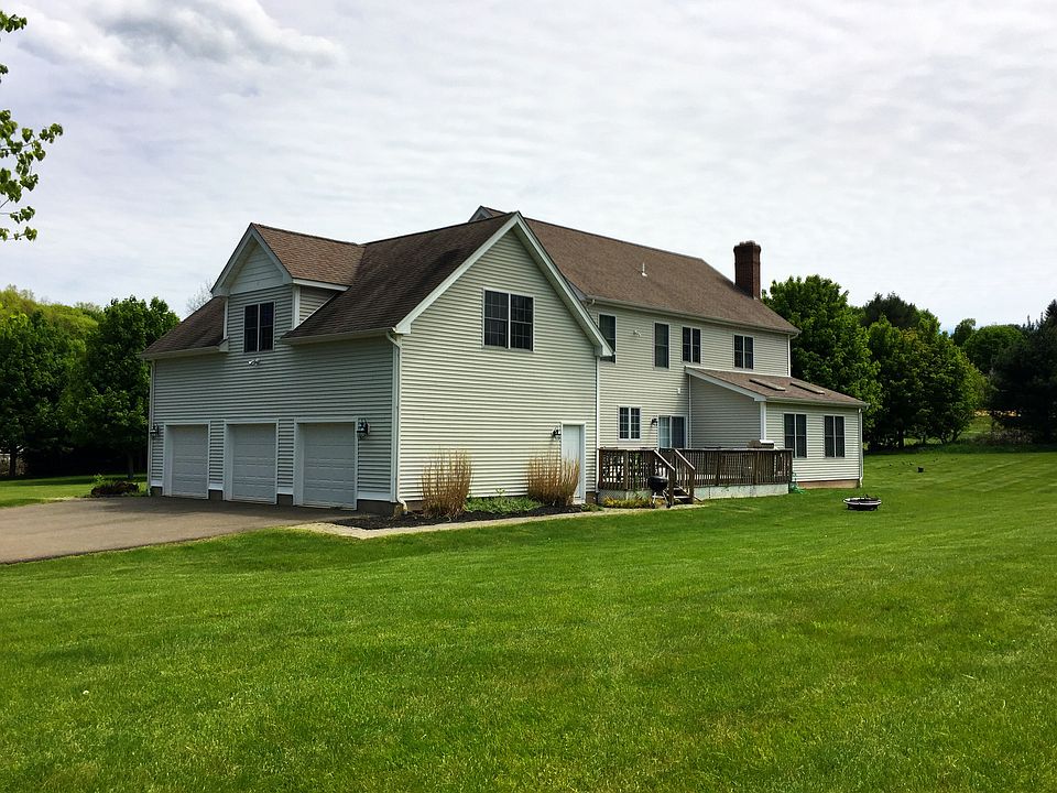 2nd image of 916 5th St W