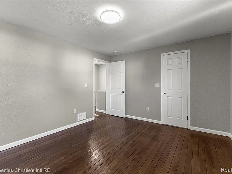 10842 Nottingham Rd — Photo 15