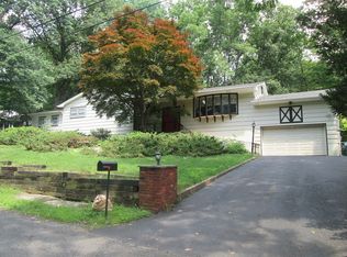 21 Overlook Ter, Ringwood, NJ 07456