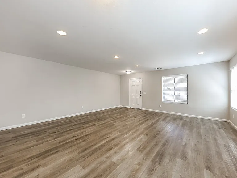 11215 W Garfield St — Photo 5