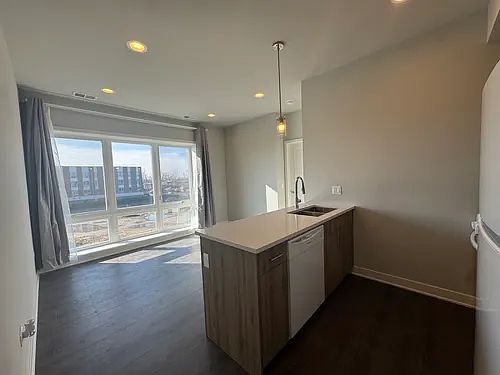 5th image of 3176 S Archer Ave #306